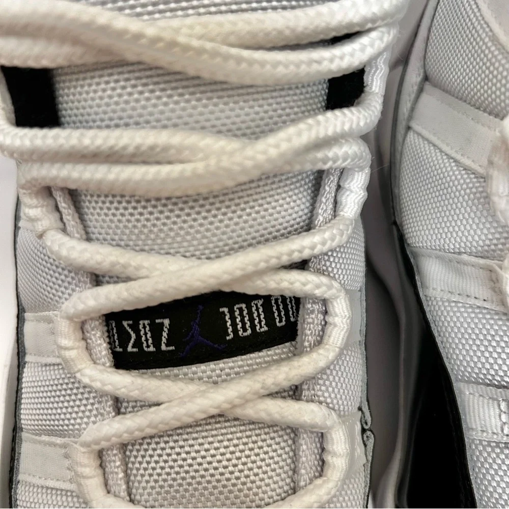 Nike Air Jordan 11 Retro Concord Sneakers